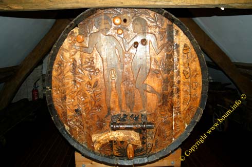 20070420 0062 valognes musee regional cidre calvados guillon tonneau lit erotique